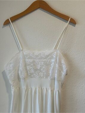 Gilead  VINTAGEWhite Lace Slip  Spaghetti Strap Dress